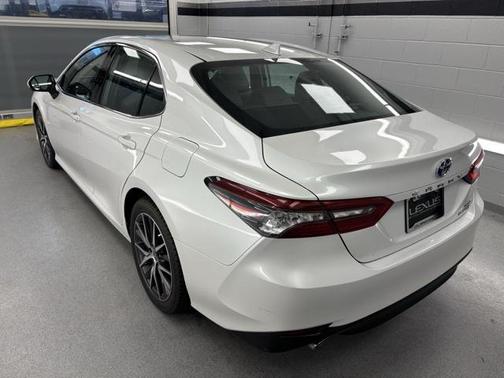 2022 Toyota Camry Hybrid XLE