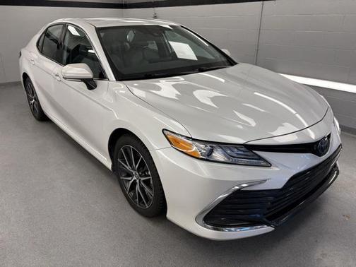 2022 Toyota Camry Hybrid XLE