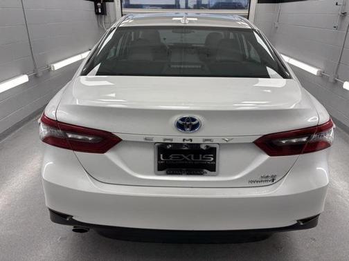 2022 Toyota Camry Hybrid XLE