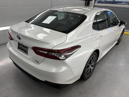 2022 Toyota Camry Hybrid XLE
