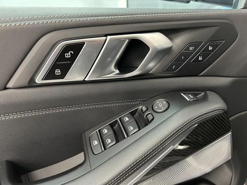 2024 BMW X5 M60i