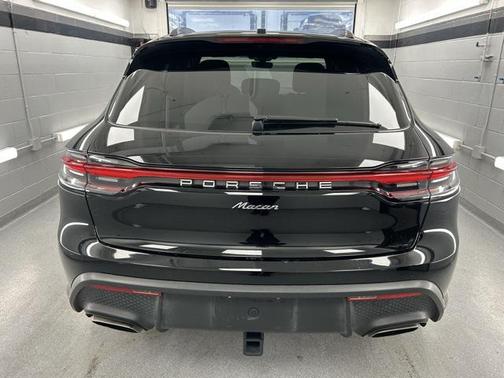 2023 Porsche Macan Base