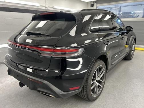 2023 Porsche Macan Base