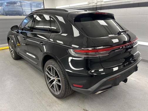 2023 Porsche Macan Base