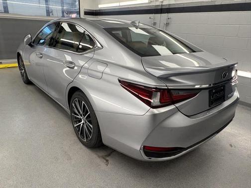 2024 Lexus ES 300h Luxury