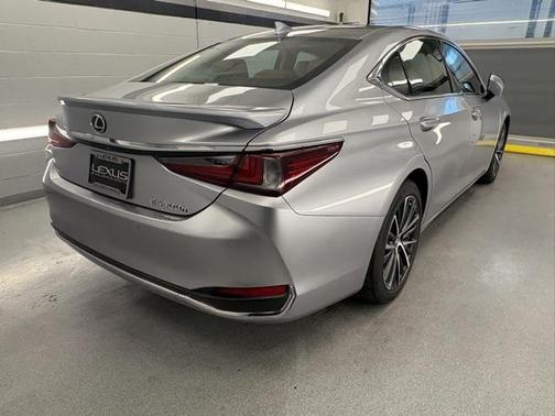 2024 Lexus ES 300h Luxury
