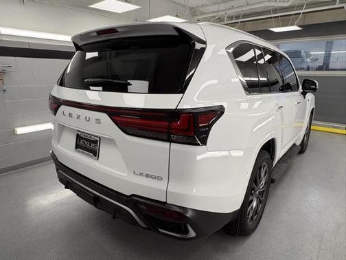 2022 Lexus LX 600 F SPORT
