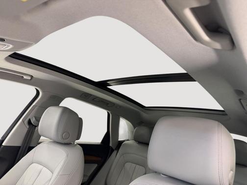 Glacier White Metallic 2023 Audi Q5 45 S line Premium Plus