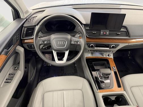 Glacier White Metallic 2023 Audi Q5 45 S line Premium Plus