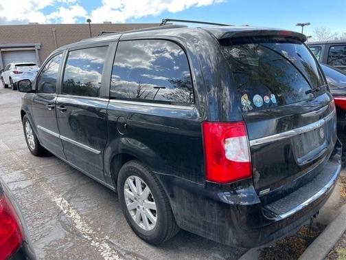 Photo 3 of 8 of 2014 Chrysler Town & Country Touring