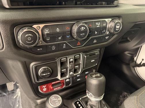 Bright White Clearcoat 2026 Jeep Wrangler Willys
