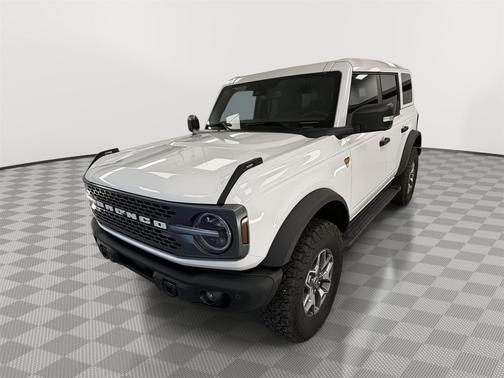 OXFORD WHITE 2025 Ford Bronco Badlands