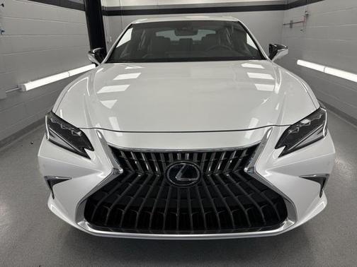 2025 Lexus ES 300h Luxury