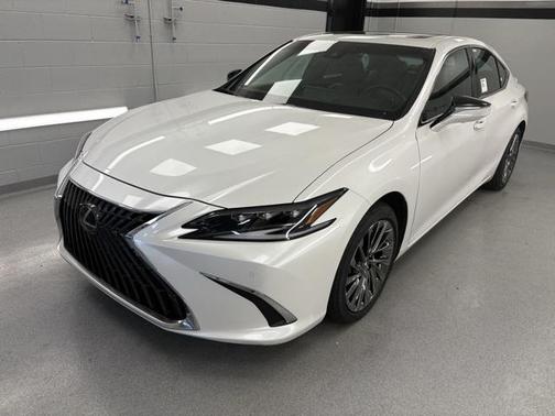 2025 Lexus ES 300h Luxury