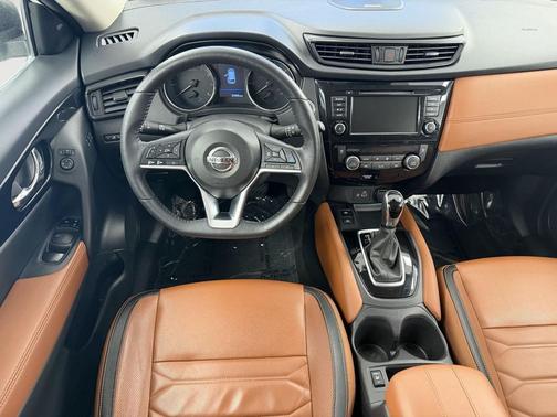 Pearl White Tricoat 2019 Nissan Rogue SL