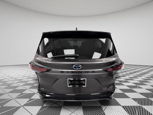 2021 Toyota Sienna XSE 7 Passenger