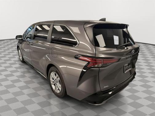 2021 Toyota Sienna XSE 7 Passenger
