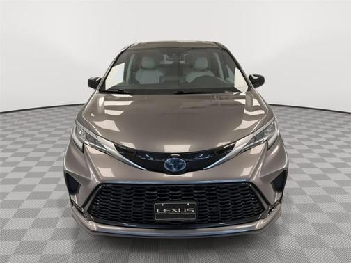 2021 Toyota Sienna XSE 7 Passenger