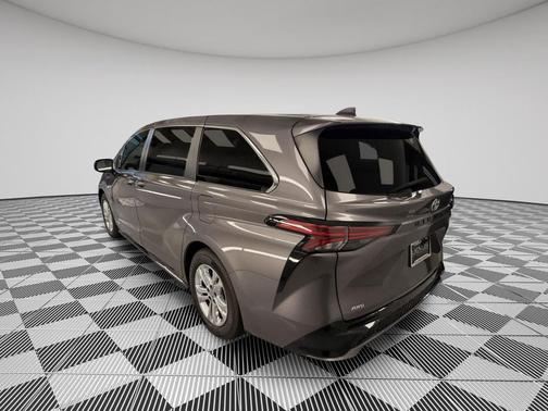 2021 Toyota Sienna XSE 7 Passenger