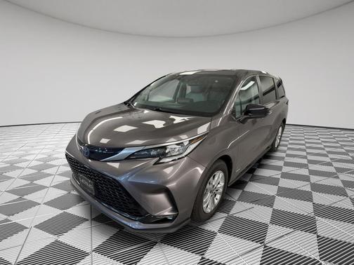 2021 Toyota Sienna XSE 7 Passenger