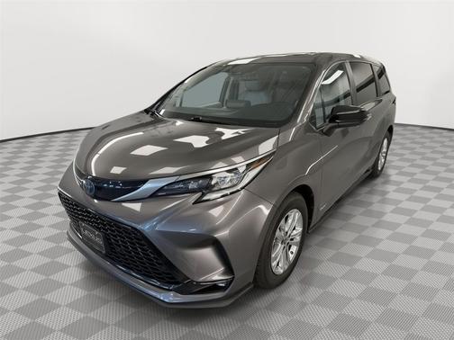 2021 Toyota Sienna XSE 7 Passenger