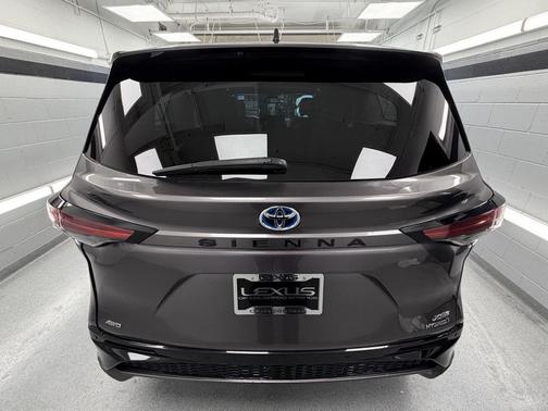 2021 Toyota Sienna XSE 7 Passenger