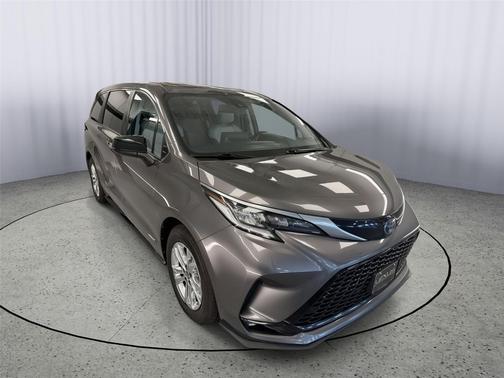 2021 Toyota Sienna XSE 7 Passenger