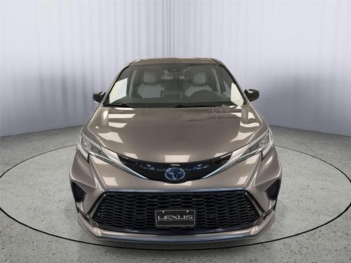 2021 Toyota Sienna XSE 7 Passenger