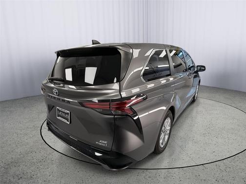 2021 Toyota Sienna XSE 7 Passenger