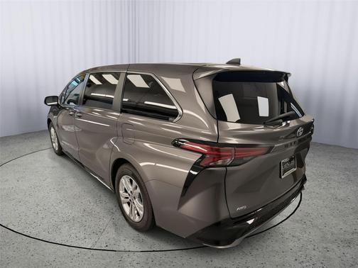 2021 Toyota Sienna XSE 7 Passenger