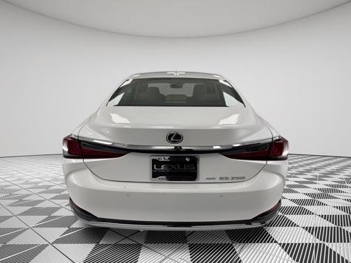 2023 Lexus ES 250 Base