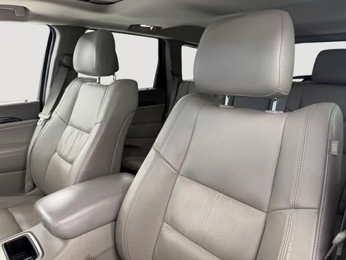 Dark Charcoal Pearlcoat 2011 Jeep Grand Cherokee Laredo