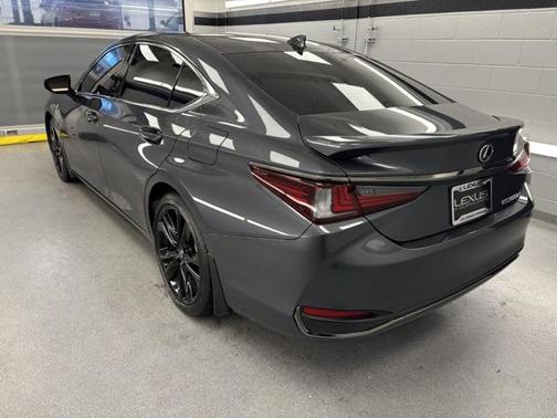2023 Lexus ES 300h F SPORT Handling