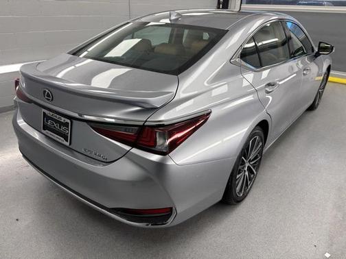2024 Lexus ES 300h Base