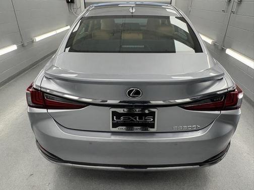 2024 Lexus ES 300h Base