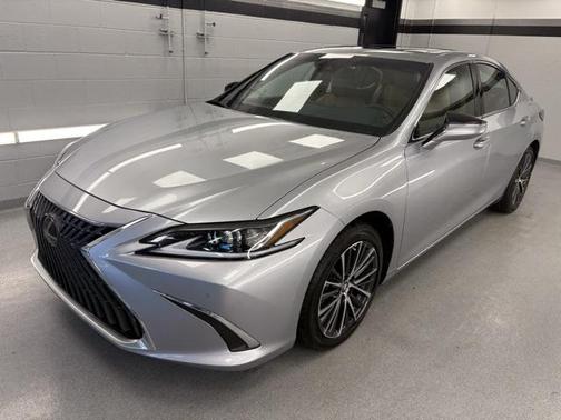 2024 Lexus ES 300h Base