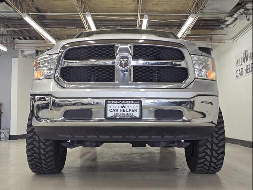 Bright Silver Metallic Clearcoat 2019 RAM 1500 SLT