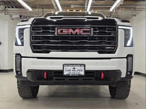 White 2024 GMC Sierra 2500 AT4