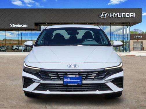 2024 Hyundai ELANTRA SE