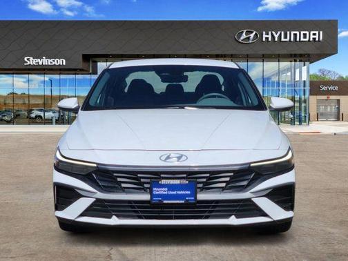2024 Hyundai ELANTRA SE