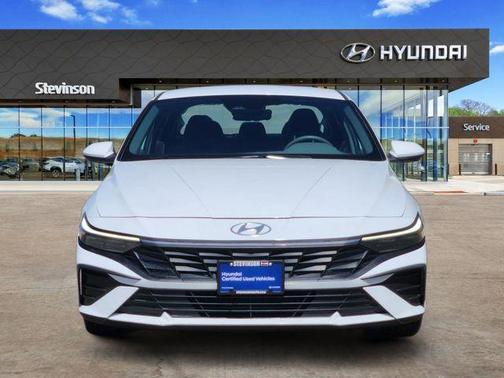 2024 Hyundai ELANTRA SE