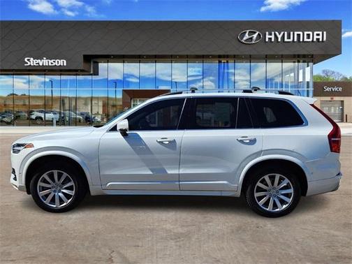 2016 Volvo XC90 T6 Momentum