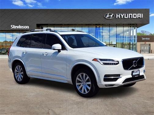 2016 Volvo XC90 T6 Momentum