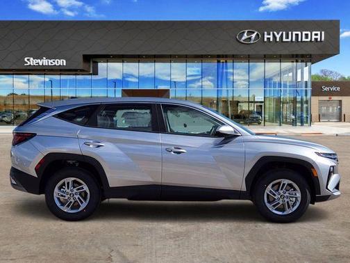 Shimmering Silver 2026 Hyundai TUCSON SE