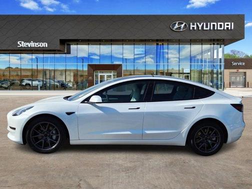 2022 Tesla Model 3 Base
