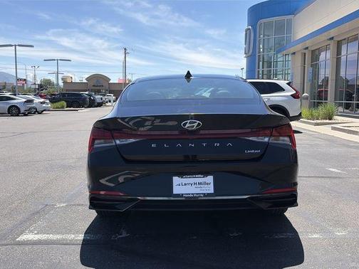 Onyx Black 2023 Hyundai ELANTRA Limited