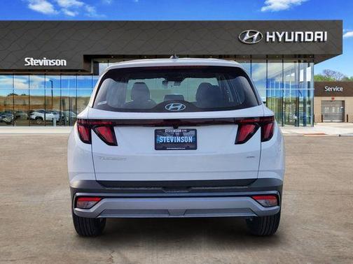 2026 Hyundai TUCSON SE