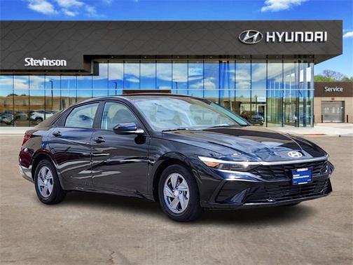 2024 Hyundai ELANTRA SE