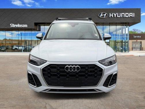 Glacier White Metallic 2021 Audi Q5 e 55 Premium