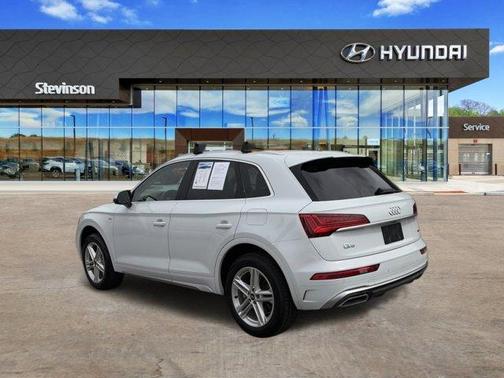 Glacier White Metallic 2021 Audi Q5 e 55 Premium